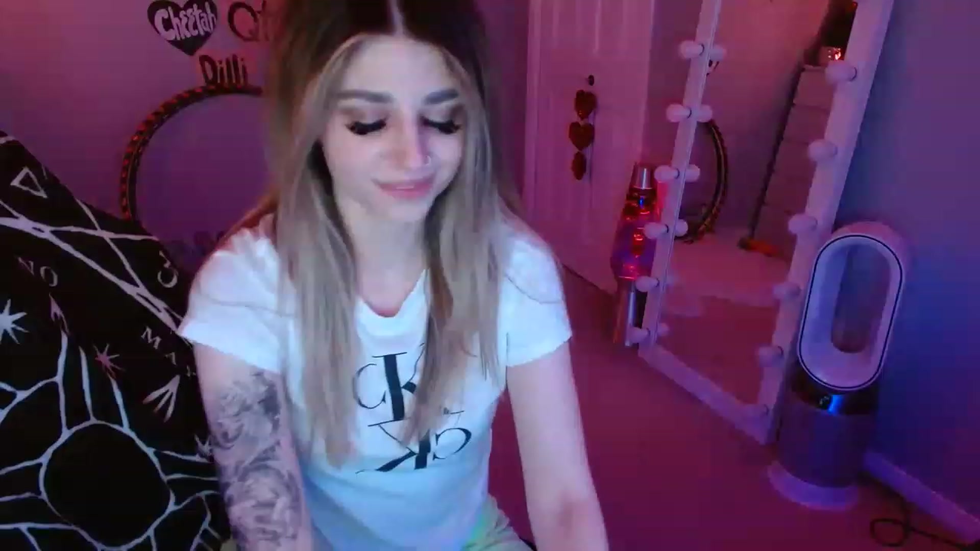 Gallery image thumbnail from Serafina's myfreecams stream on, 04/29/2023, 09:00 image 10 of 20