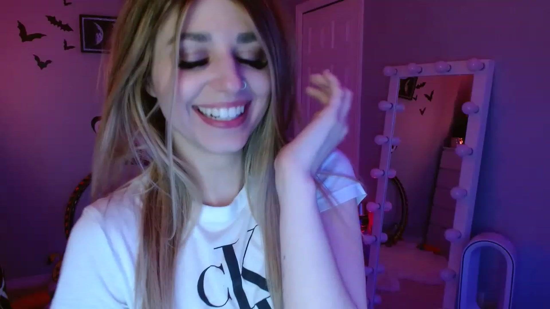 Gallery image thumbnail from Serafina's myfreecams stream on, 04/29/2023, 09:00 image 5 of 20