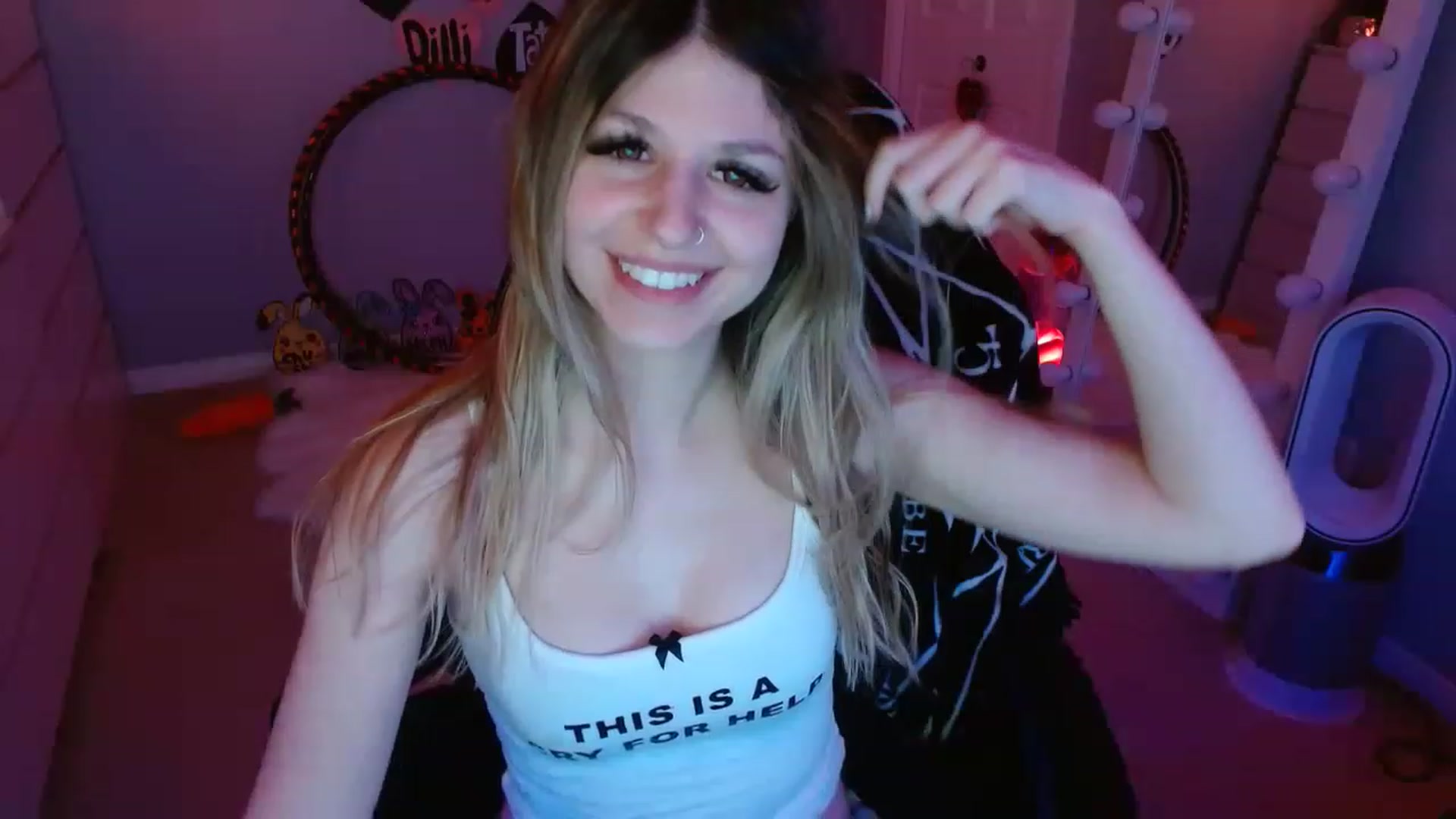 Gallery image thumbnail from Serafina's myfreecams stream on, 04/30/2023, 03:39 image 10 of 20
