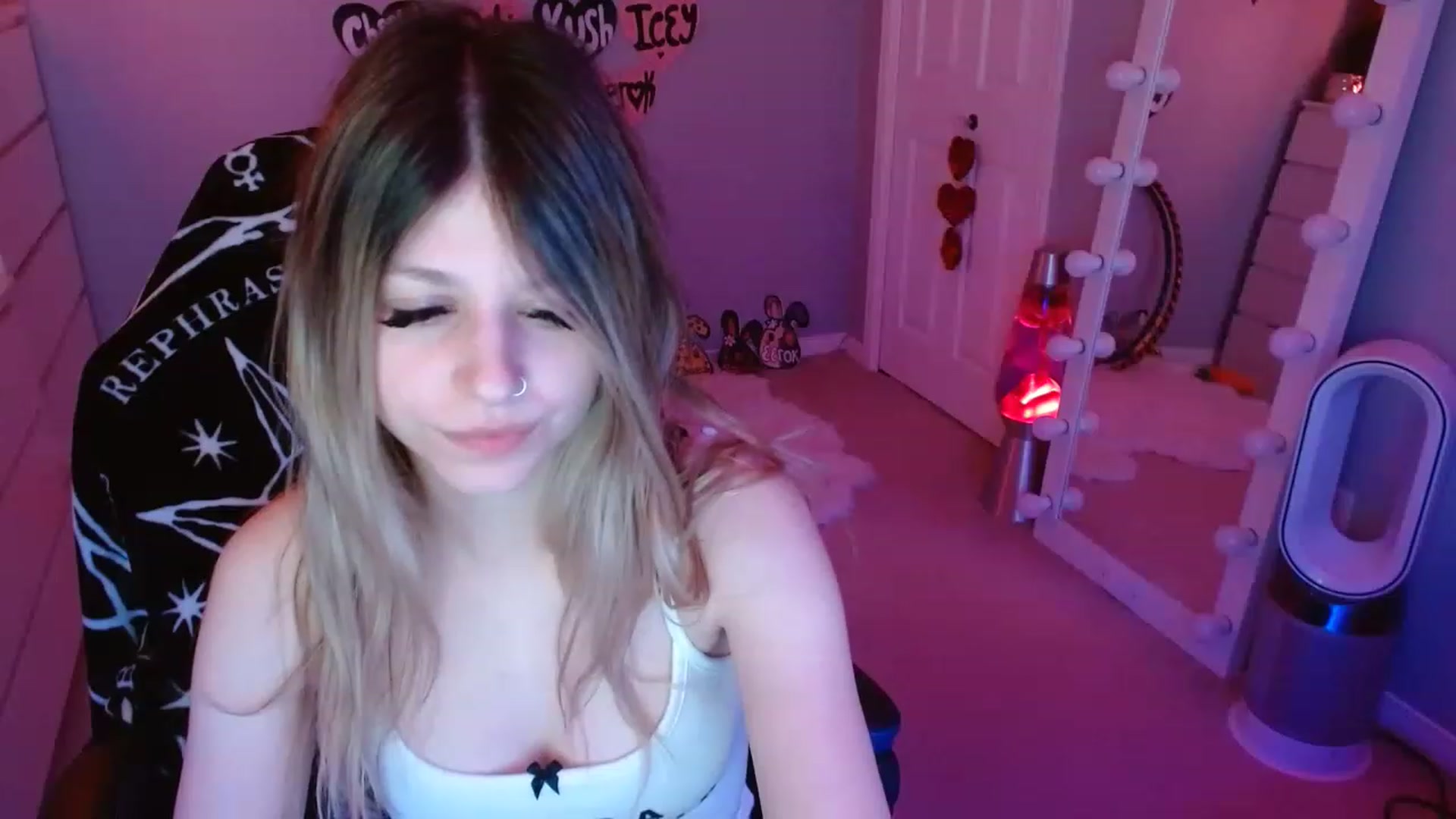 Gallery image thumbnail from Serafina's myfreecams stream on, 04/30/2023, 03:39 image 2 of 20