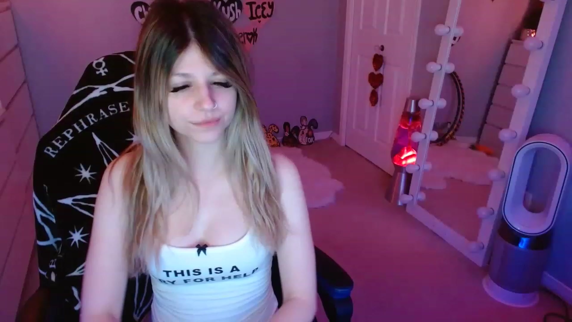 Gallery image thumbnail from Serafina's myfreecams stream on, 04/30/2023, 03:39 image 1 of 20