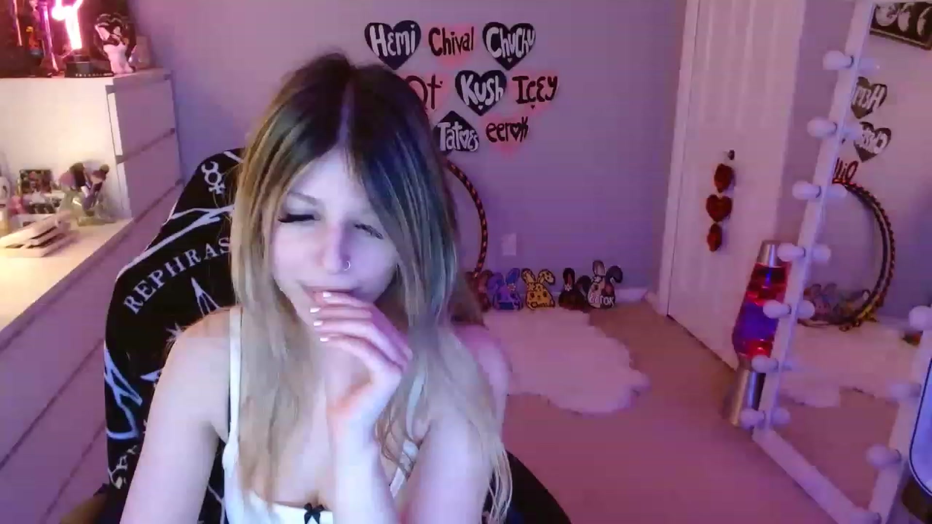 Gallery image thumbnail from Serafina's myfreecams stream on, 04/30/2023, 06:14 image 18 of 20