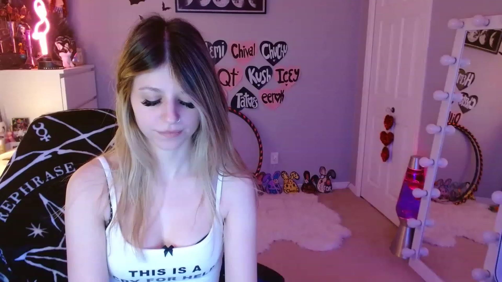 Gallery image thumbnail from Serafina's myfreecams stream on, 04/30/2023, 06:14 image 14 of 20