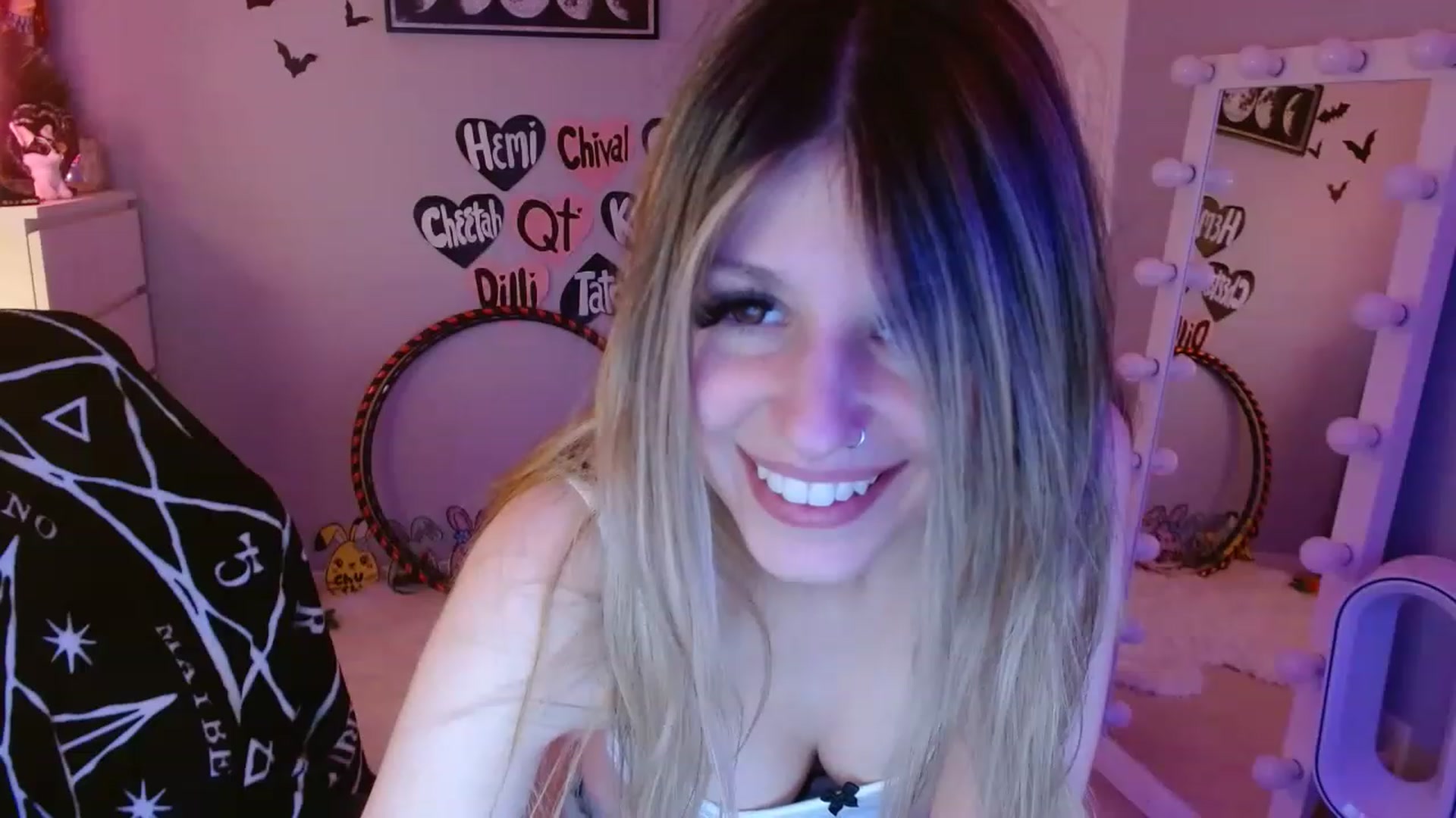 Gallery image thumbnail from Serafina's myfreecams stream on, 04/30/2023, 06:14 image 13 of 20