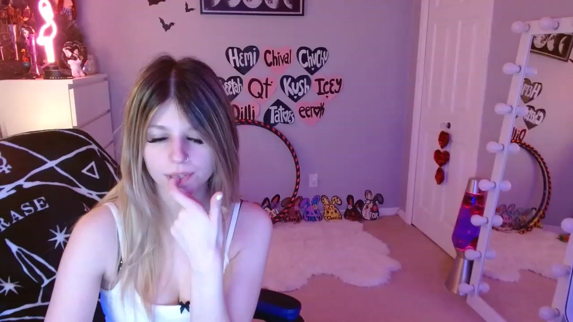 Gallery image thumbnail from Serafina's myfreecams stream on, 04/30/2023, 06:14 image 15 of 20