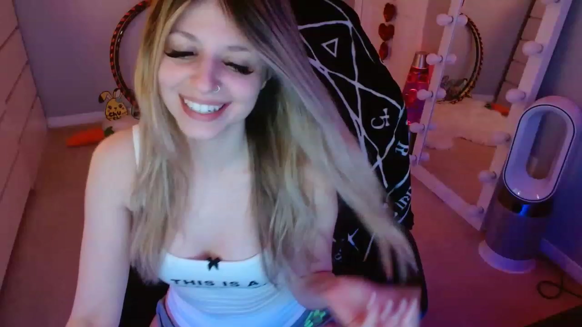 Gallery image thumbnail from Serafina's myfreecams stream on, 04/30/2023, 06:14 image 12 of 20