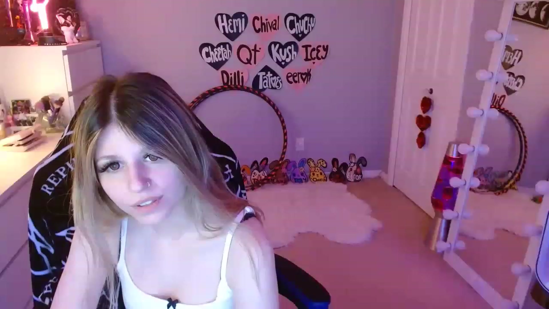 Gallery image thumbnail from Serafina's myfreecams stream on, 04/30/2023, 06:14 image 19 of 20
