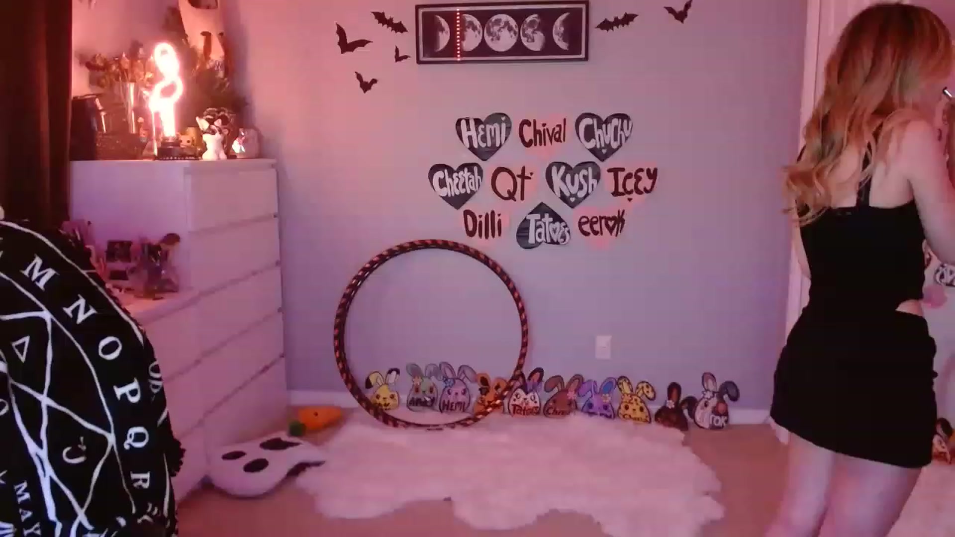 Gallery image thumbnail from Serafina's myfreecams stream on, 05/03/2023, 06:31 image 19 of 20