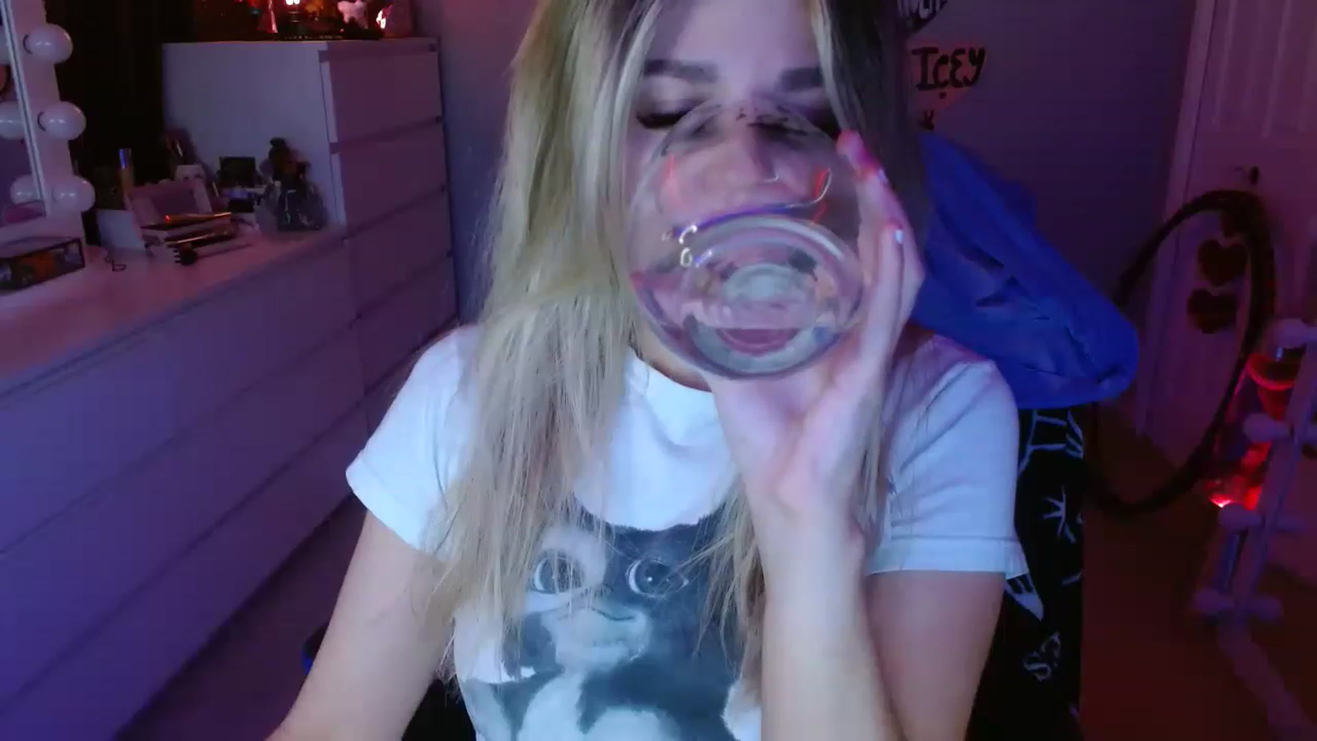 Gallery image thumbnail from Serafina's myfreecams stream on, 05/07/2023, 04:57 image 4 of 20