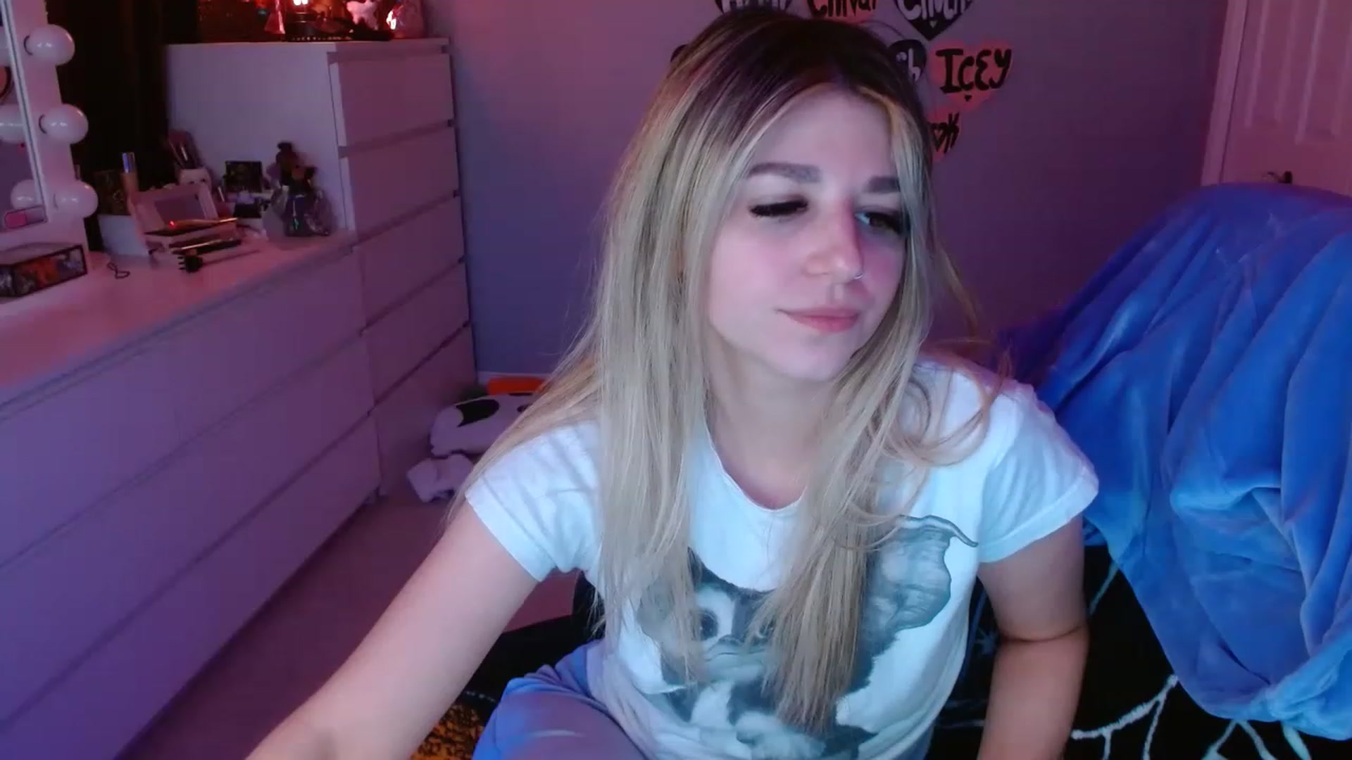 Gallery image thumbnail from Serafina's myfreecams stream on, 05/07/2023, 04:57 image 20 of 20