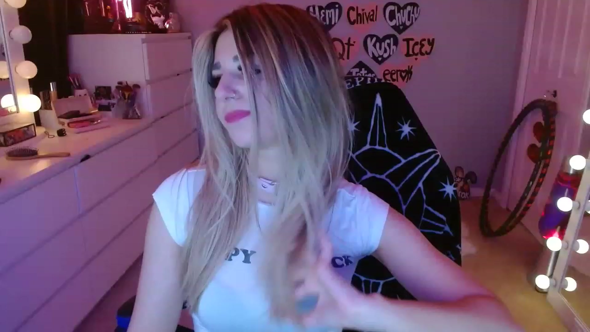 Gallery image thumbnail from Serafina's myfreecams stream on, 05/08/2023, 01:50 image 14 of 20