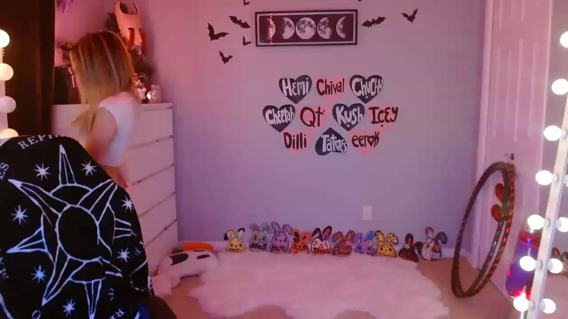 Gallery image thumbnail from Serafina's myfreecams stream on, 05/08/2023, 01:50 image 12 of 20