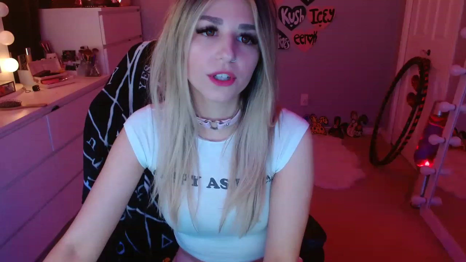 Gallery image thumbnail from Serafina's myfreecams stream on, 05/08/2023, 01:50 image 8 of 20