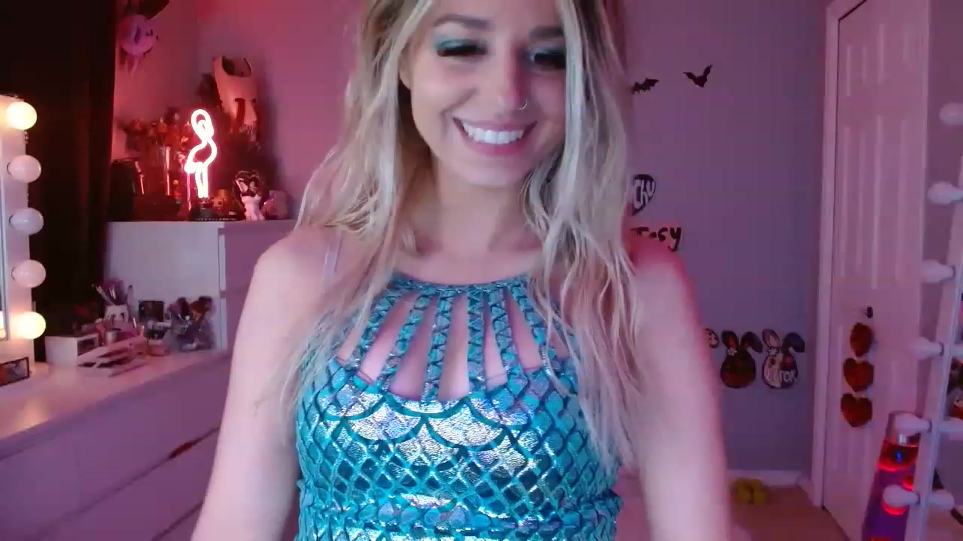Gallery image thumbnail from Serafina's myfreecams stream on, 05/15/2023, 04:20 image 16 of 20