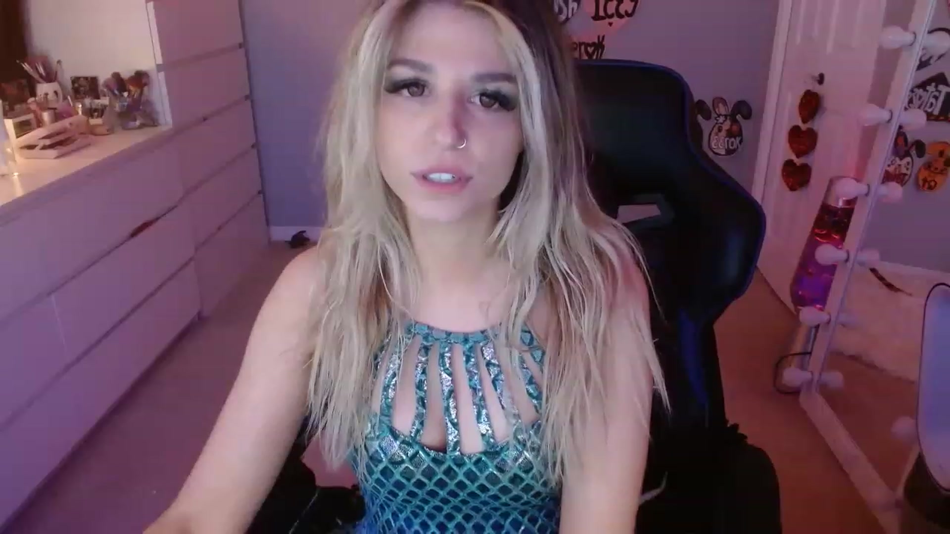 Gallery image thumbnail from Serafina's myfreecams stream on, 05/15/2023, 07:37 image 13 of 20