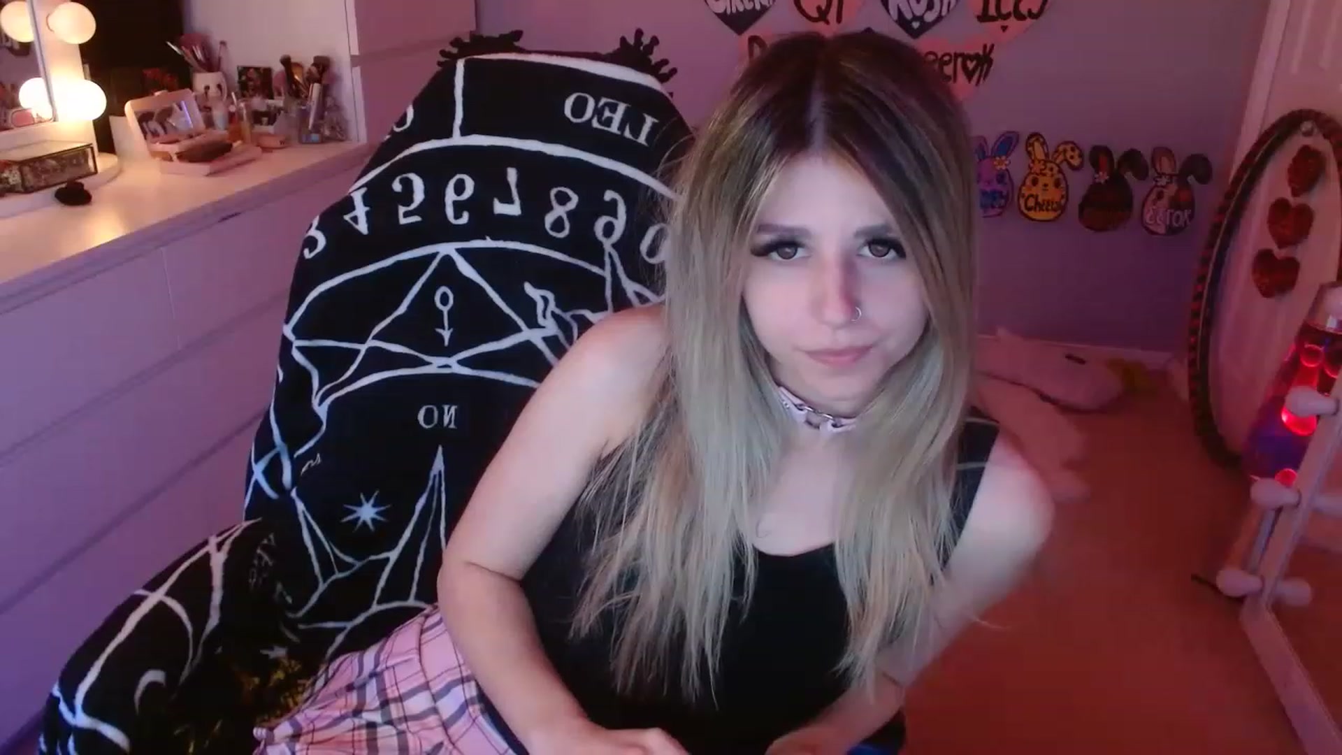 Gallery image thumbnail from Serafina's myfreecams stream on, 05/22/2023, 06:25 image 4 of 20