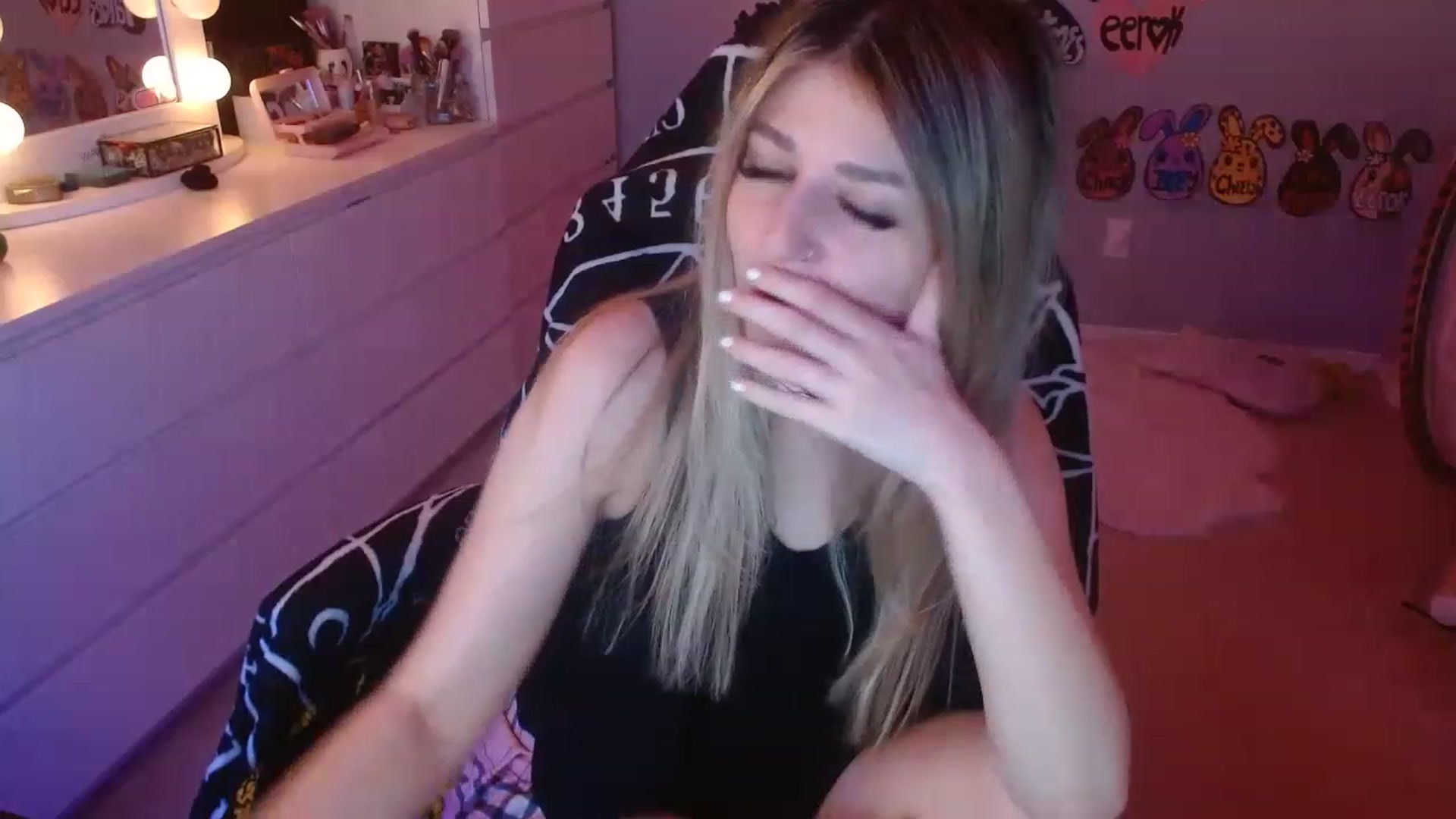 Gallery image thumbnail from Serafina's myfreecams stream on, 05/22/2023, 06:25 image 13 of 20