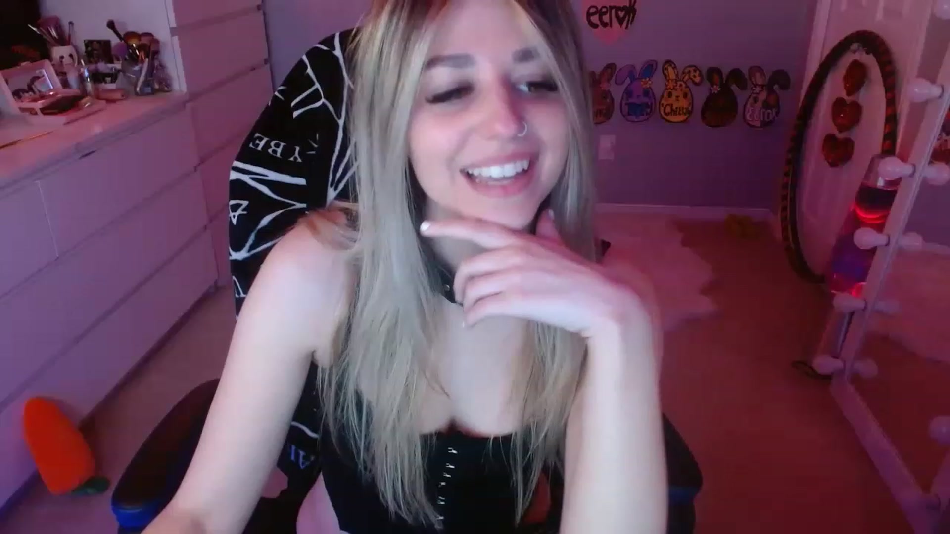 Gallery image thumbnail from Serafina's myfreecams stream on, 05/25/2023, 05:01 image 14 of 20