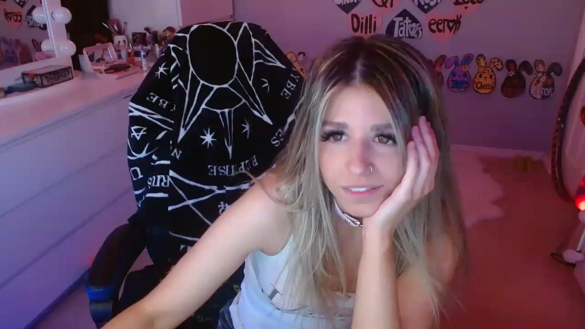 Gallery image thumbnail from Serafina's myfreecams stream on, 05/27/2023, 05:06 image 14 of 20