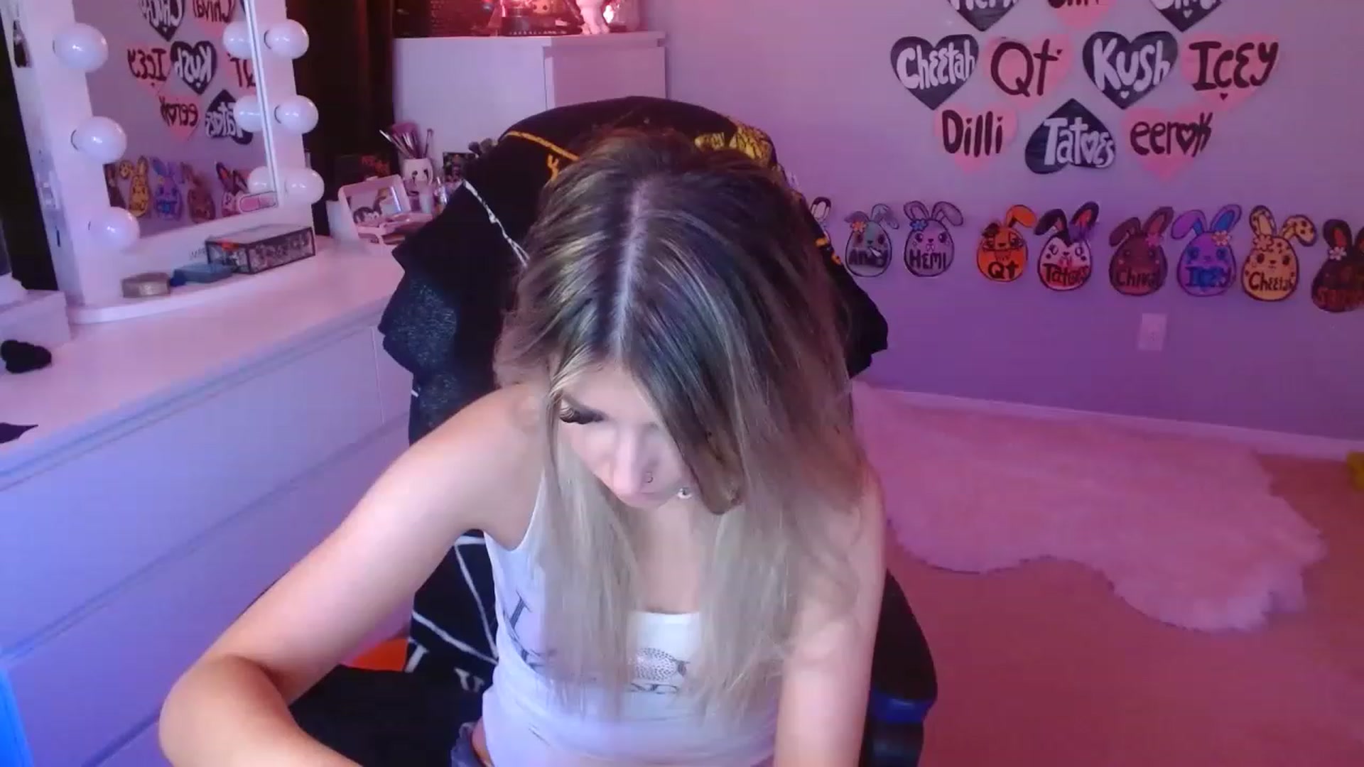 Gallery image thumbnail from Serafina's myfreecams stream on, 05/27/2023, 07:30 image 6 of 20