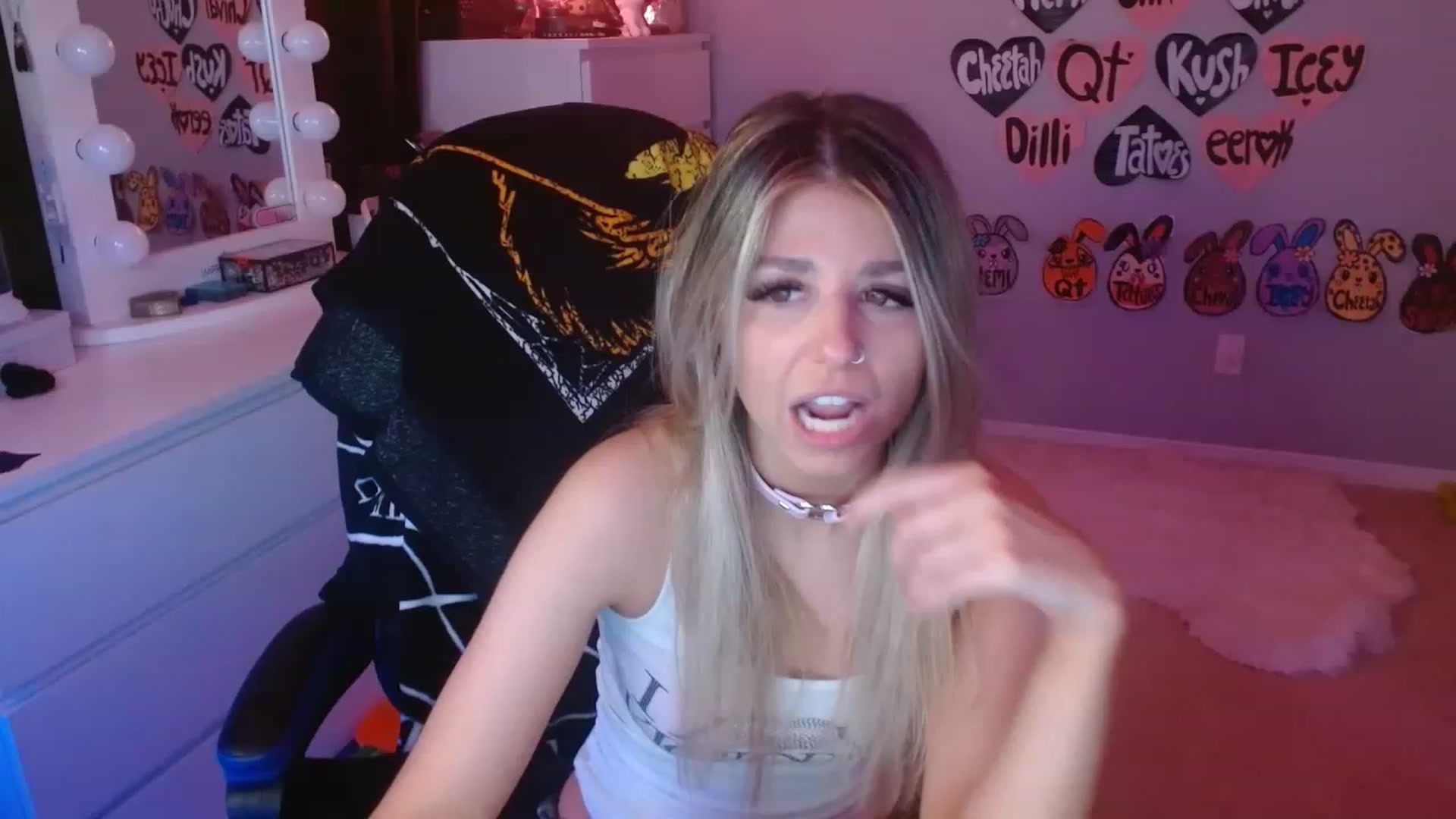 Gallery image thumbnail from Serafina's myfreecams stream on, 05/27/2023, 07:30 image 16 of 20
