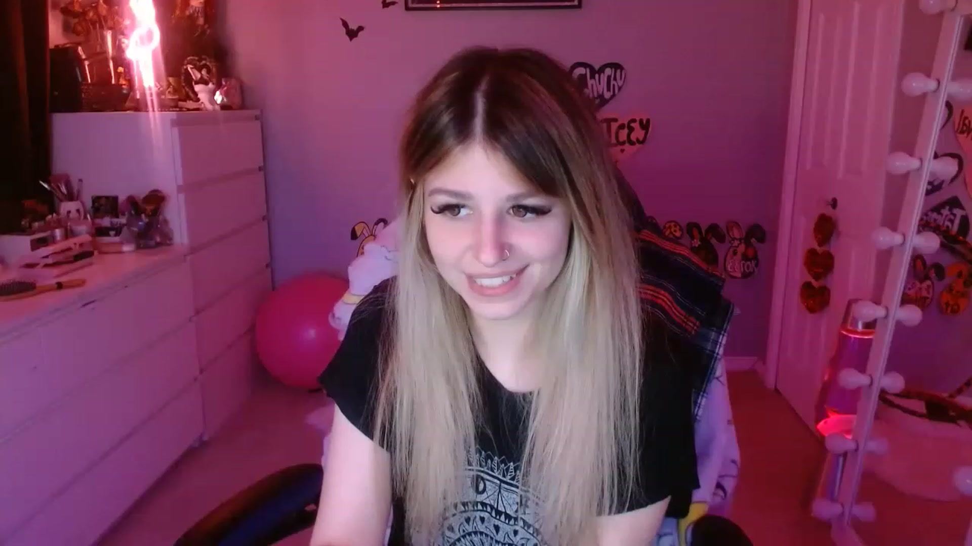Gallery image thumbnail from Serafina's myfreecams stream on, 06/09/2023, 04:50 image 2 of 20