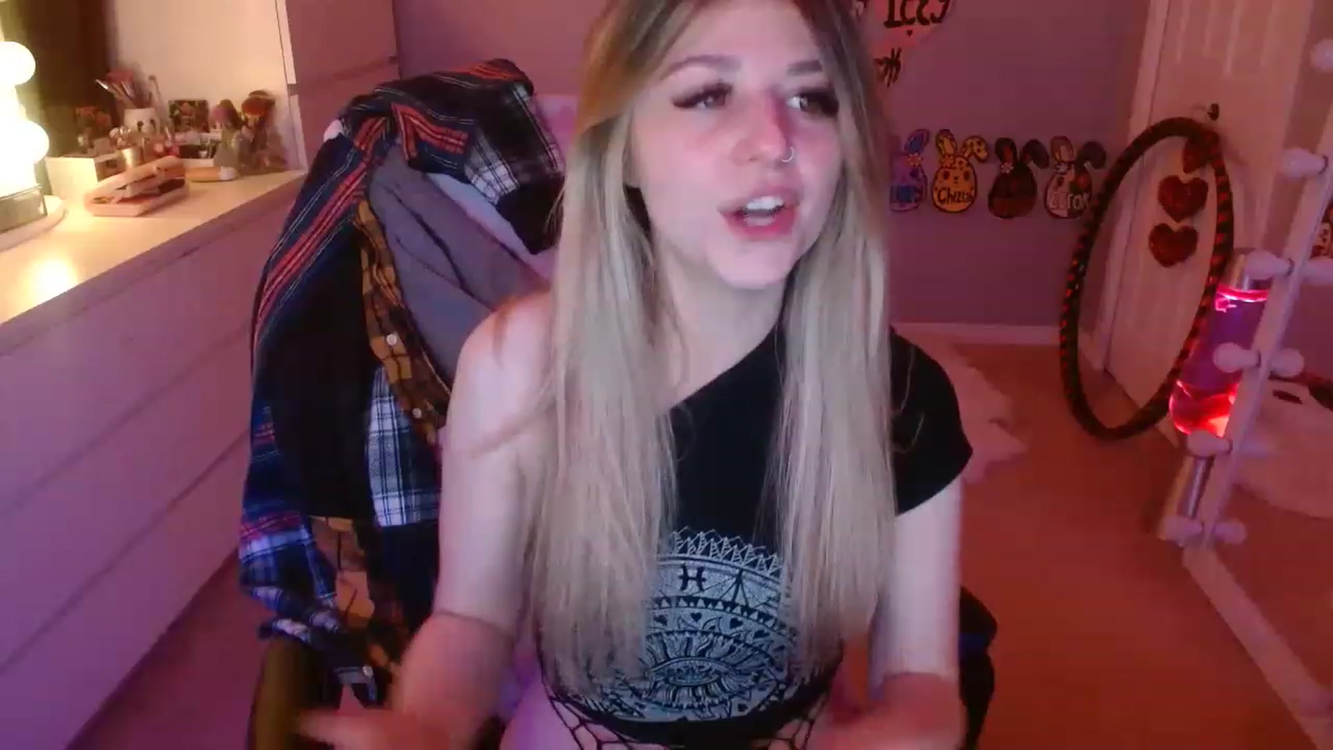 Gallery image thumbnail from Serafina's myfreecams stream on, 06/09/2023, 04:50 image 14 of 20