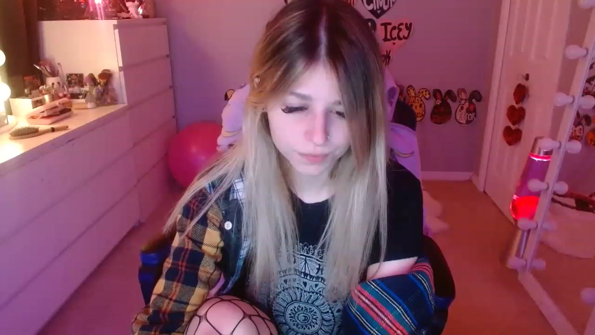 Gallery image thumbnail from Serafina's myfreecams stream on, 06/09/2023, 04:50 image 7 of 20