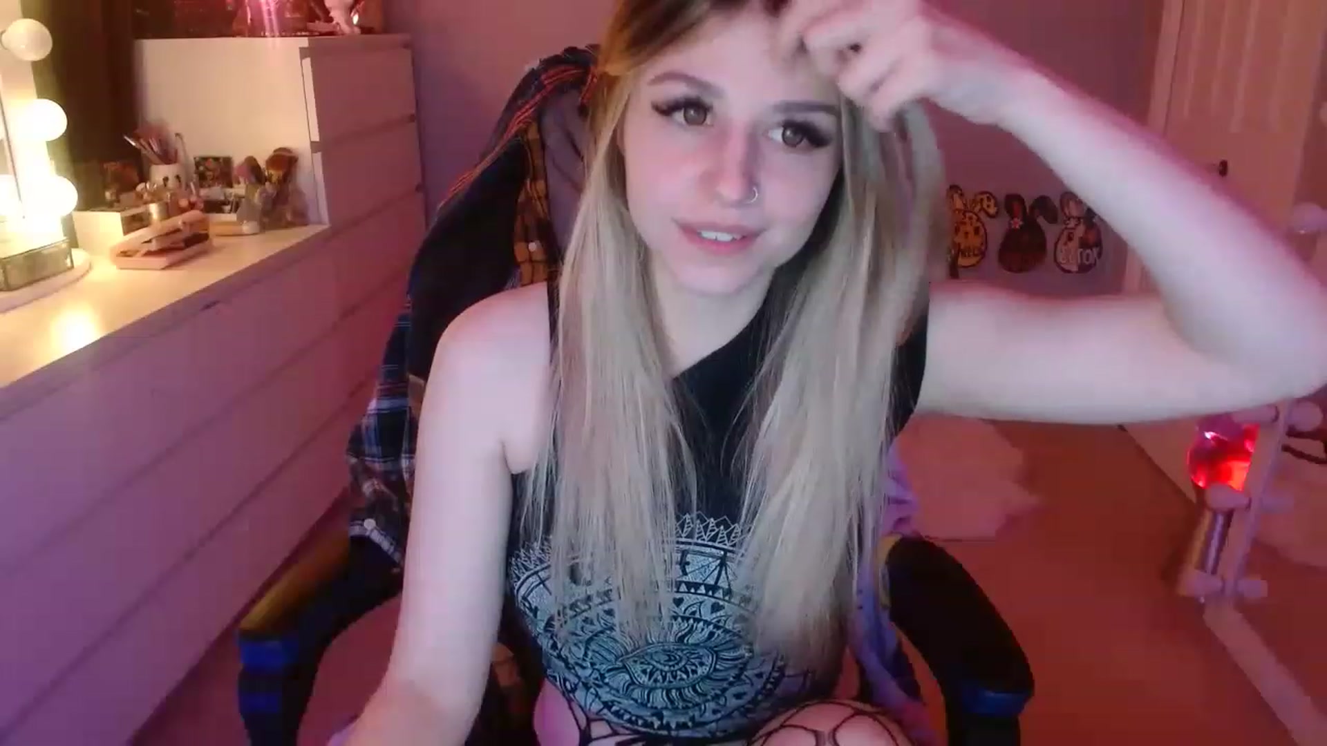 Gallery image thumbnail from Serafina's myfreecams stream on, 06/09/2023, 04:50 image 12 of 20