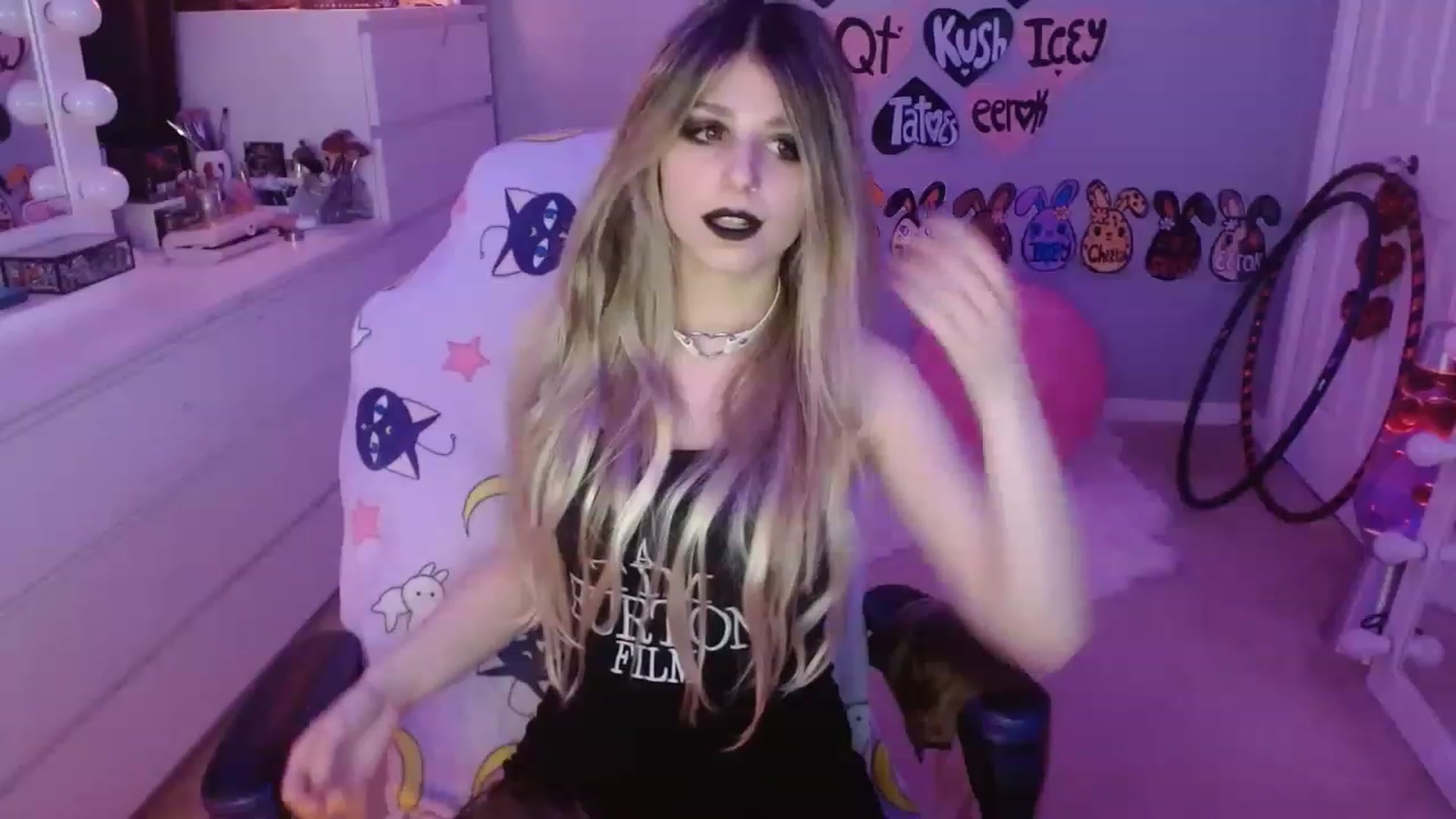 Gallery image thumbnail from Serafina's myfreecams stream on, 06/12/2023, 06:00 image 12 of 20