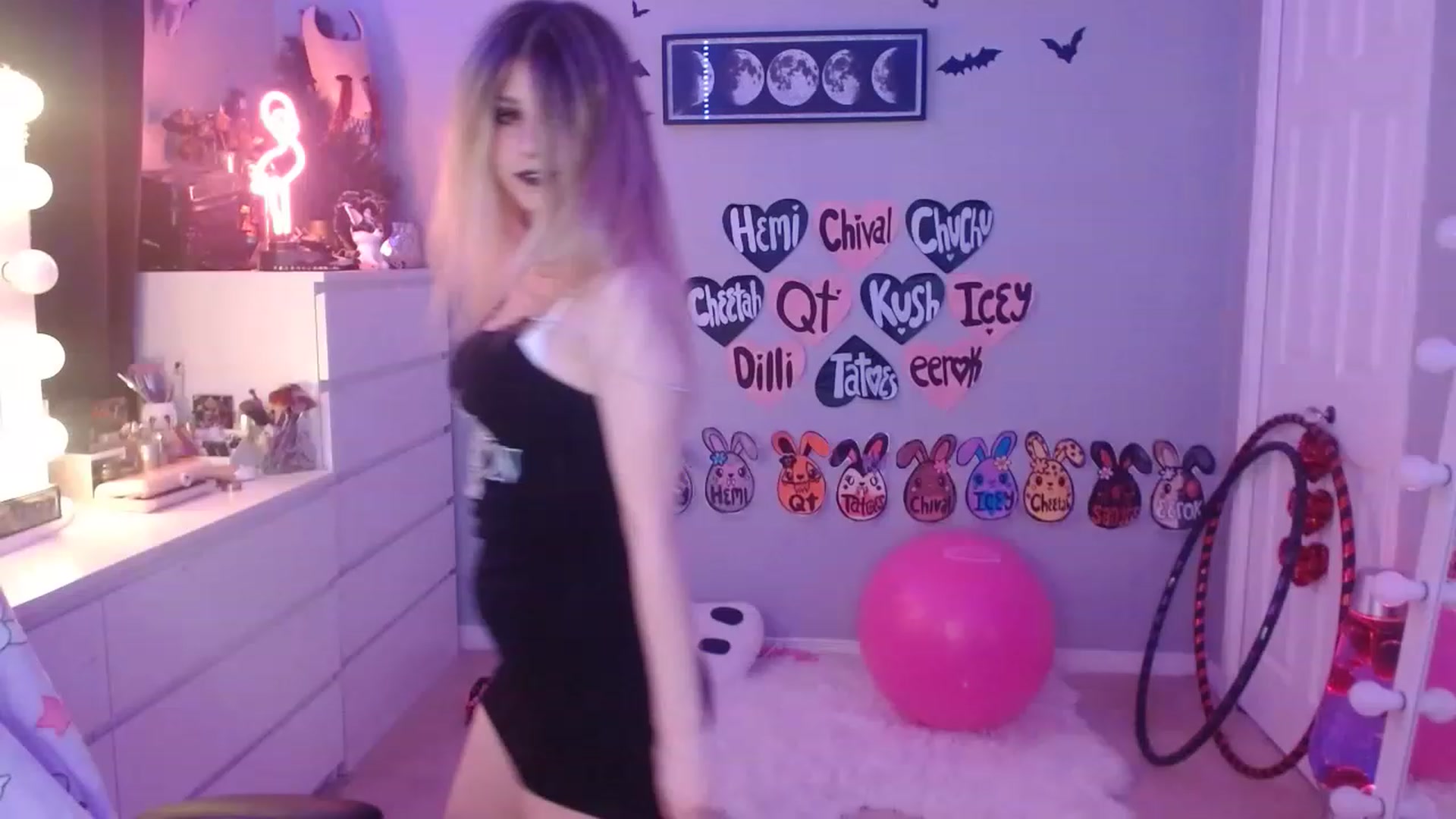 Gallery image thumbnail from Serafina's myfreecams stream on, 06/12/2023, 06:00 image 6 of 20
