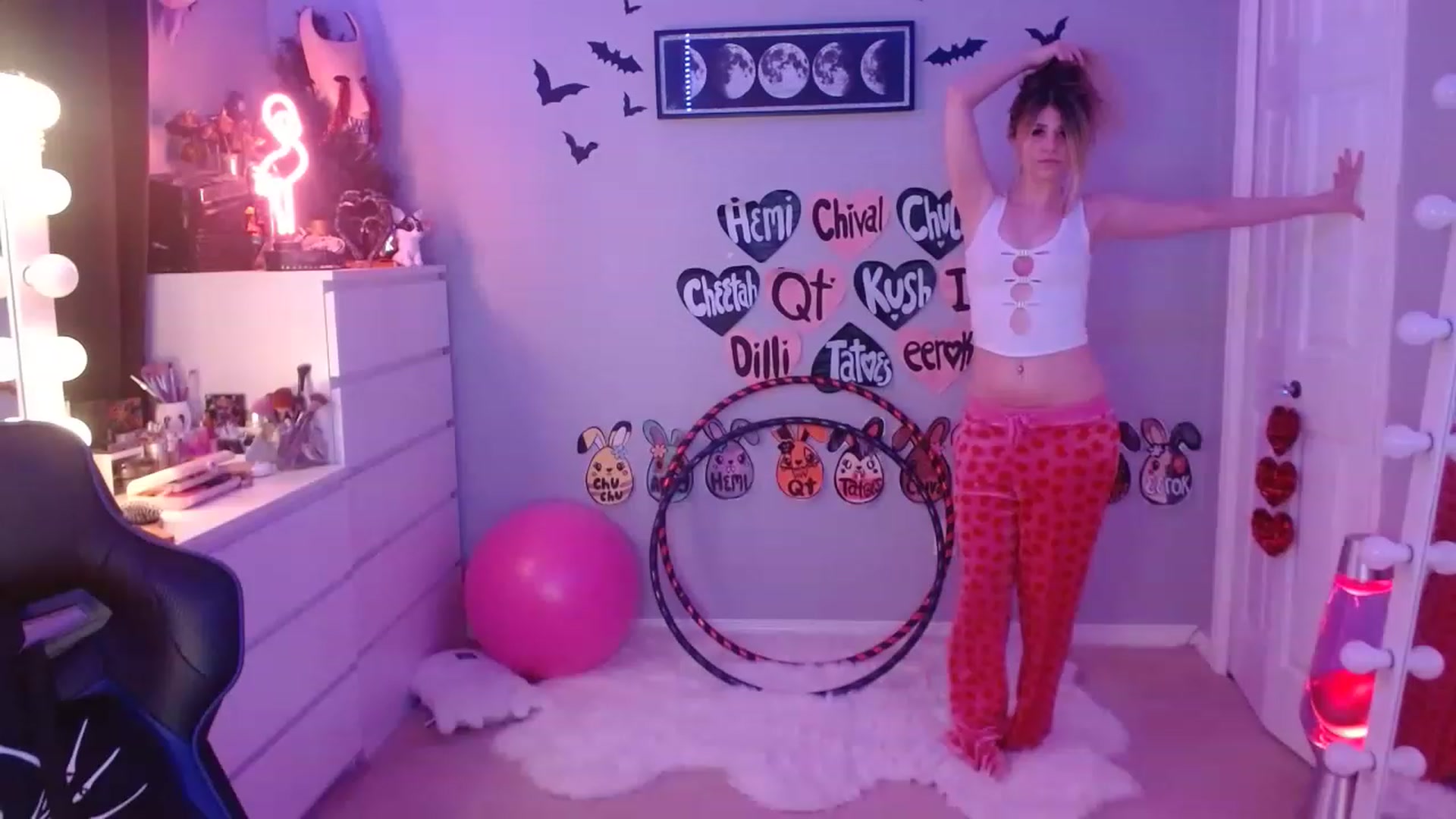 Gallery image thumbnail from Serafina's myfreecams stream on, 06/19/2023, 02:48 image 10 of 20