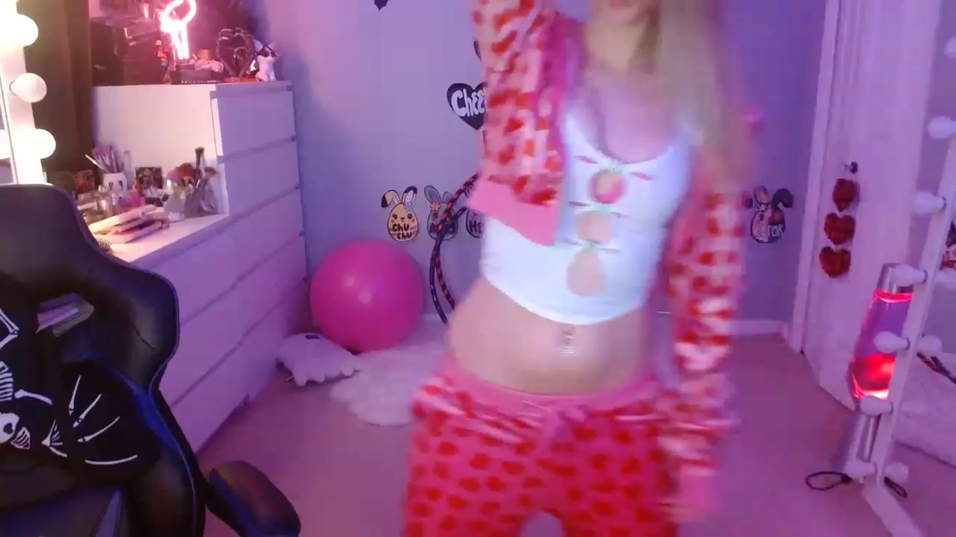 Gallery image thumbnail from Serafina's myfreecams stream on, 06/19/2023, 02:48 image 7 of 20