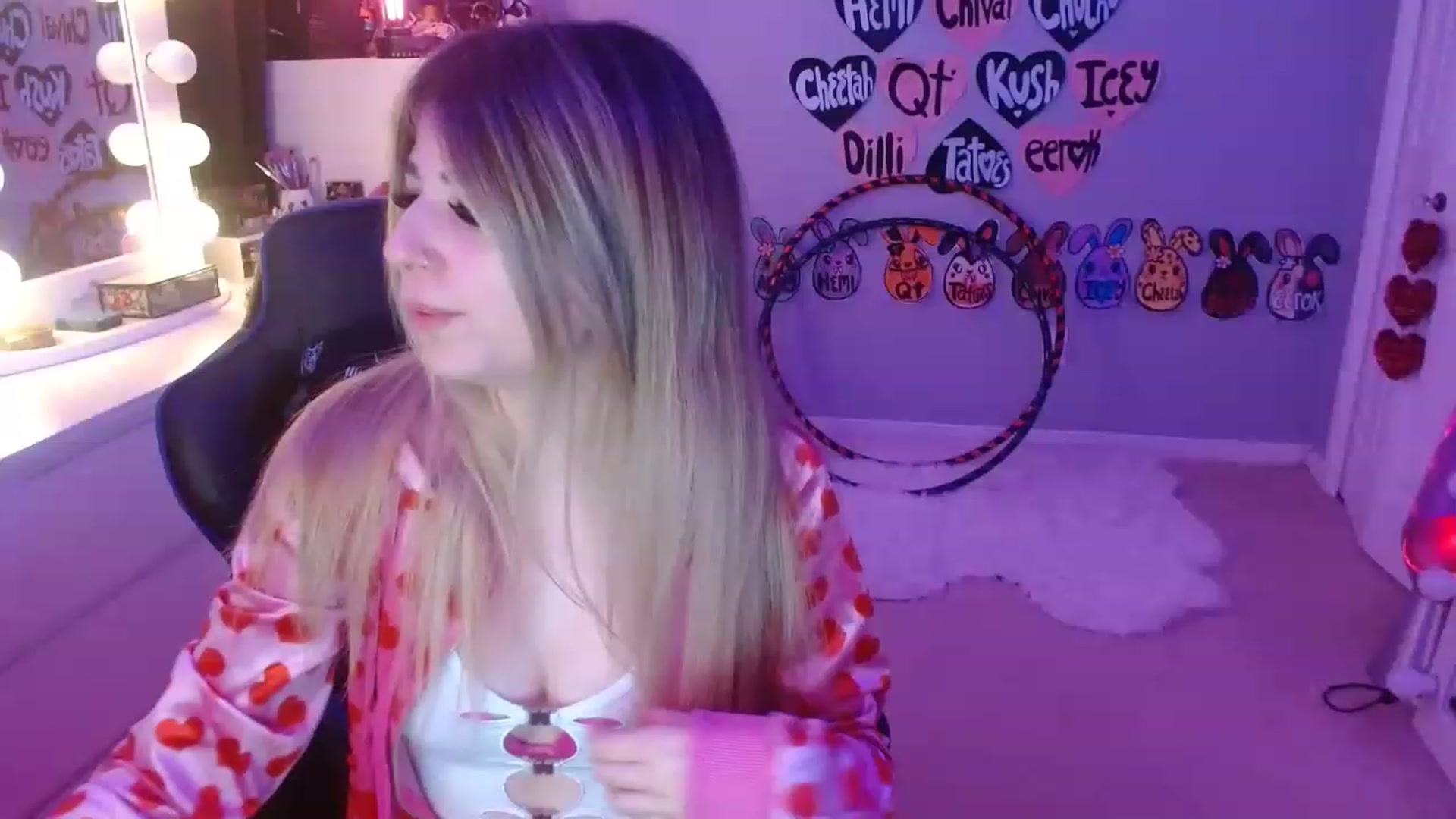 Gallery image thumbnail from Serafina's myfreecams stream on, 06/19/2023, 02:48 image 2 of 20