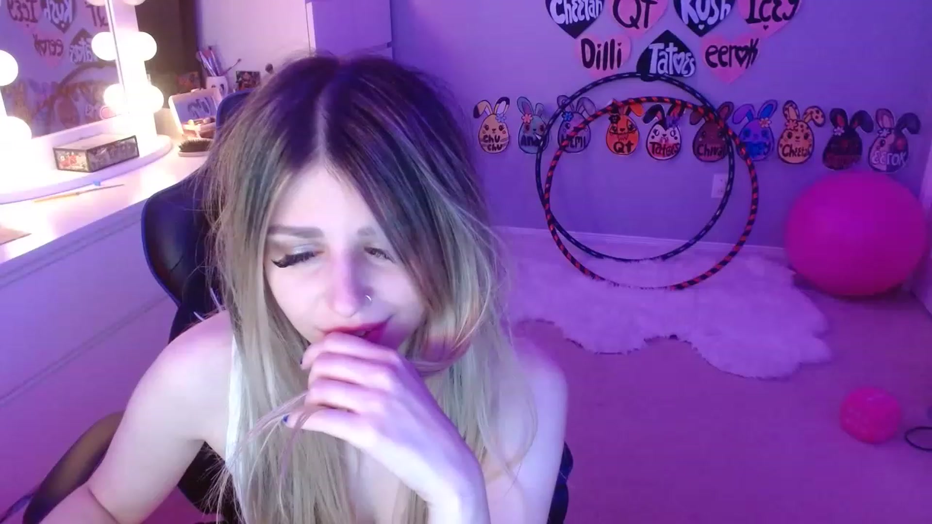 Gallery image thumbnail from Serafina's myfreecams stream on, 06/24/2023, 04:46 image 15 of 20