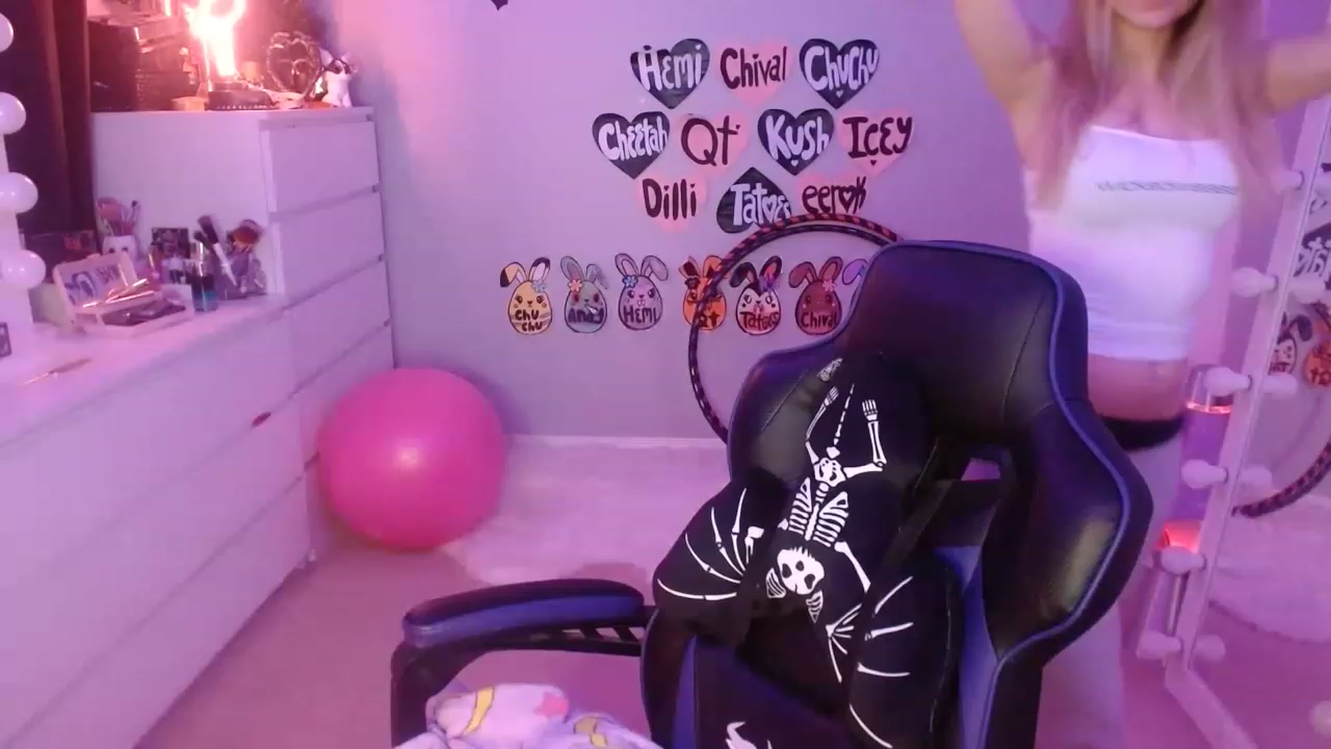 Gallery image thumbnail from Serafina's myfreecams stream on, 06/28/2023, 04:26 image 7 of 20