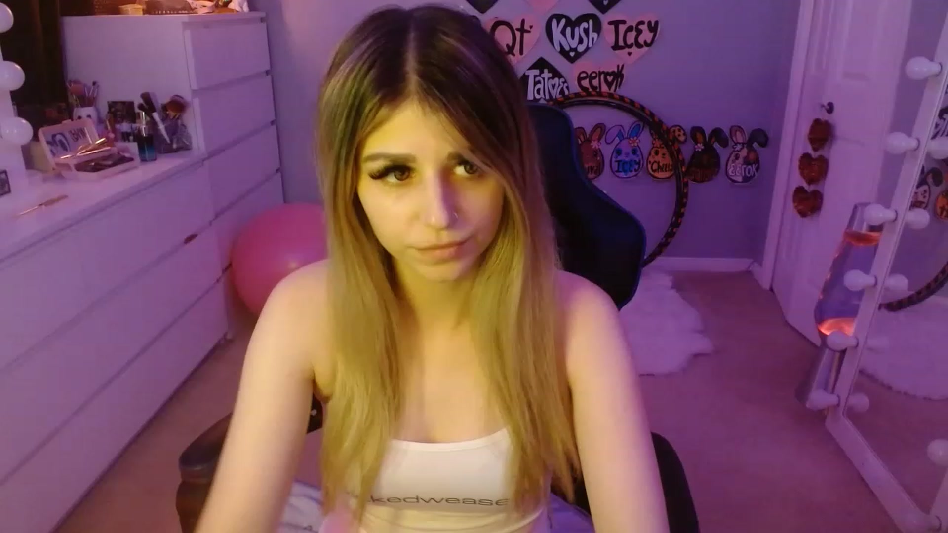 Gallery image thumbnail from Serafina's myfreecams stream on, 06/28/2023, 04:26 image 1 of 20