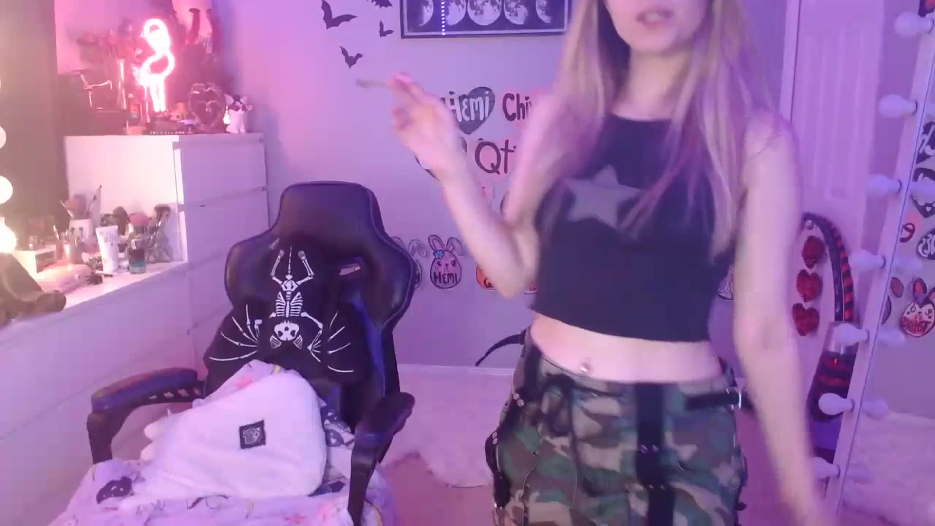 Gallery image thumbnail from Serafina's myfreecams stream on, 07/16/2023, 21:45 image 12 of 20