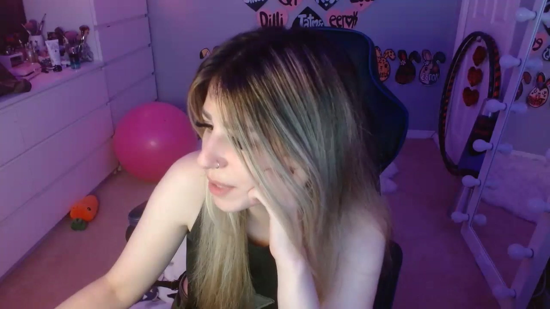 Gallery image thumbnail from Serafina's myfreecams stream on, 07/16/2023, 21:45 image 16 of 20