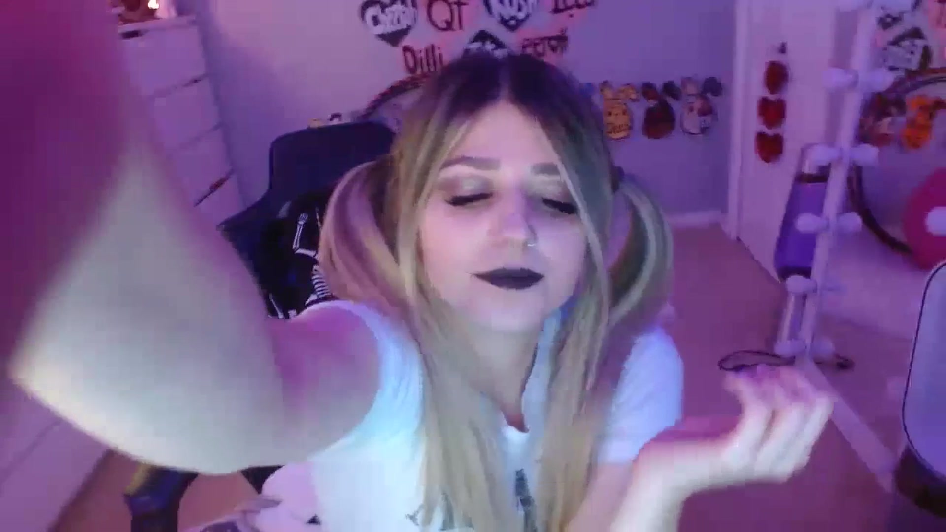 Gallery image thumbnail from Serafina's myfreecams stream on, 07/20/2023, 03:38 image 3 of 20