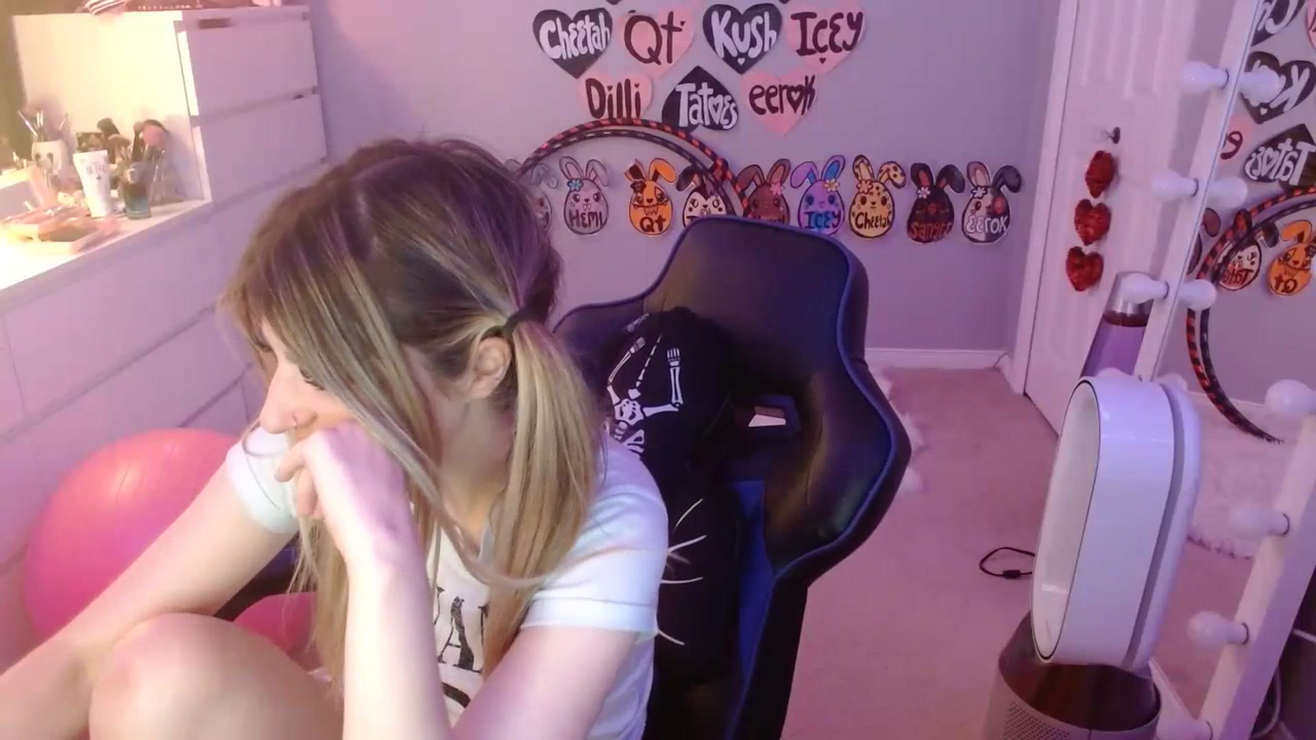 Gallery image thumbnail from Serafina's myfreecams stream on, 07/20/2023, 06:23 image 5 of 20