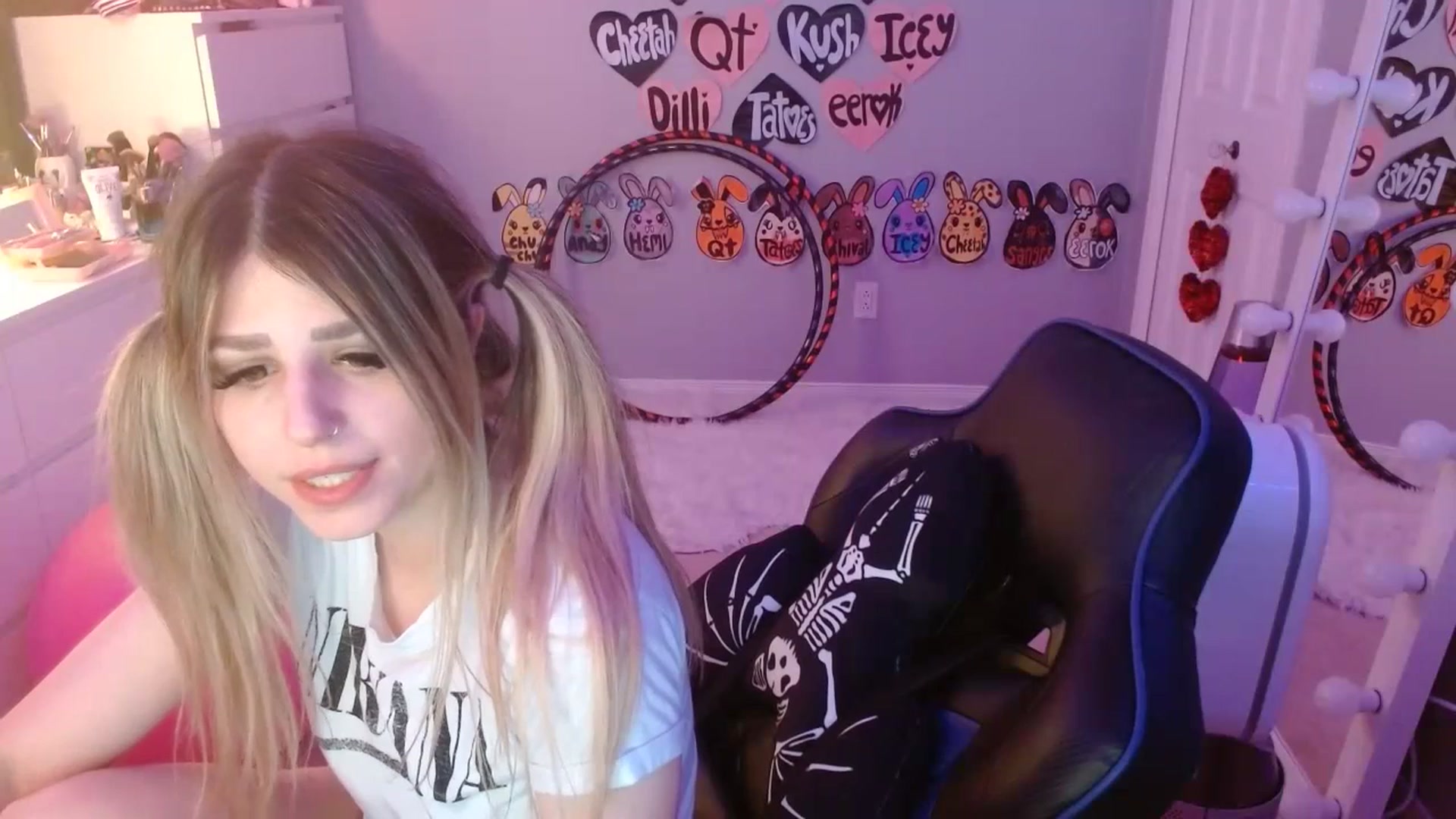 Gallery image thumbnail from Serafina's myfreecams stream on, 07/20/2023, 06:23 image 3 of 20