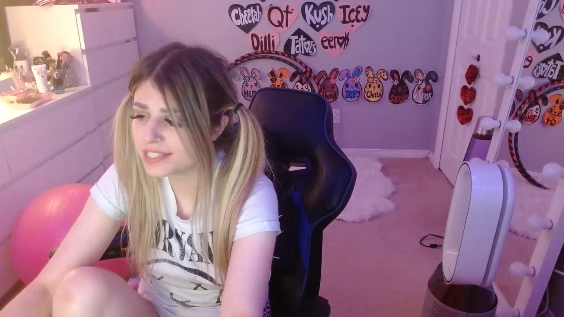 Gallery image thumbnail from Serafina's myfreecams stream on, 07/20/2023, 06:23 image 6 of 20