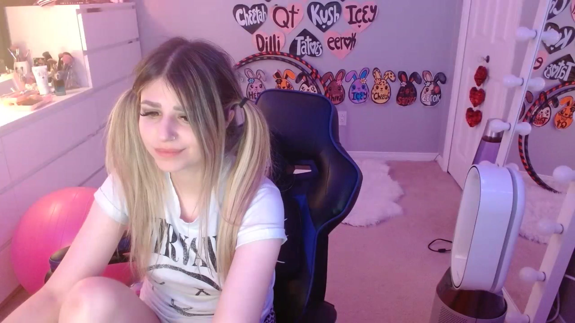 Gallery image thumbnail from Serafina's myfreecams stream on, 07/20/2023, 06:23 image 7 of 20