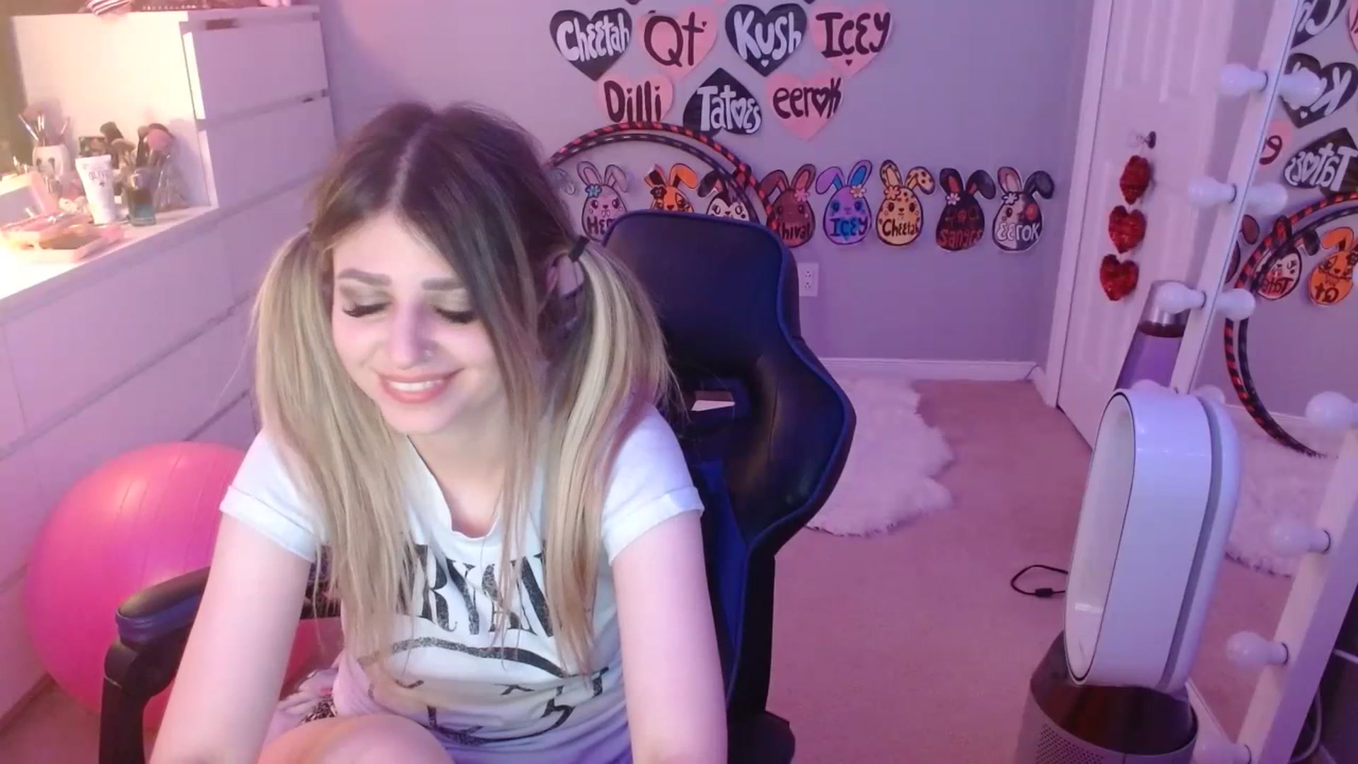 Gallery image thumbnail from Serafina's myfreecams stream on, 07/20/2023, 06:23 image 8 of 20