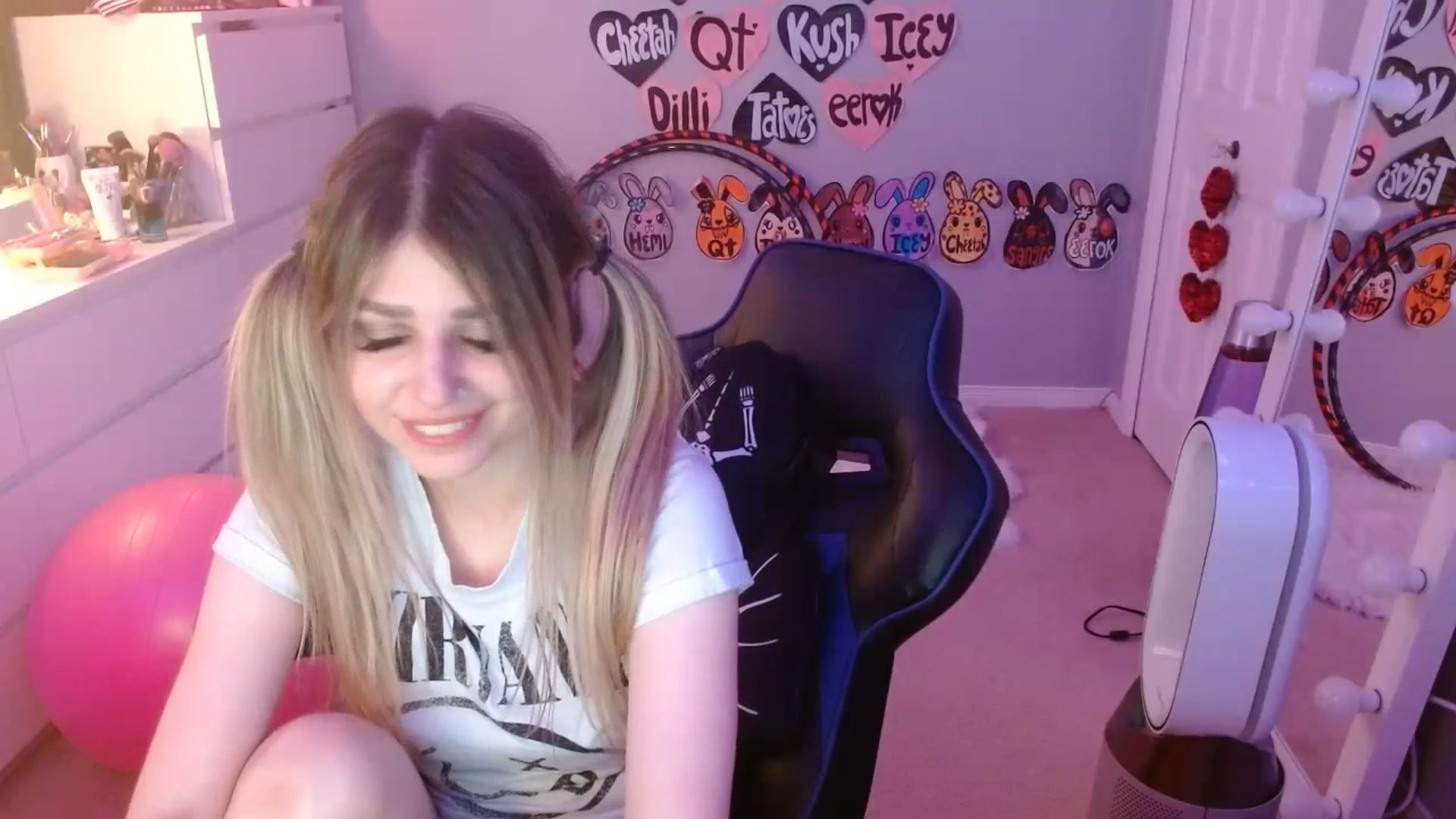 Gallery image thumbnail from Serafina's myfreecams stream on, 07/20/2023, 06:23 image 4 of 20