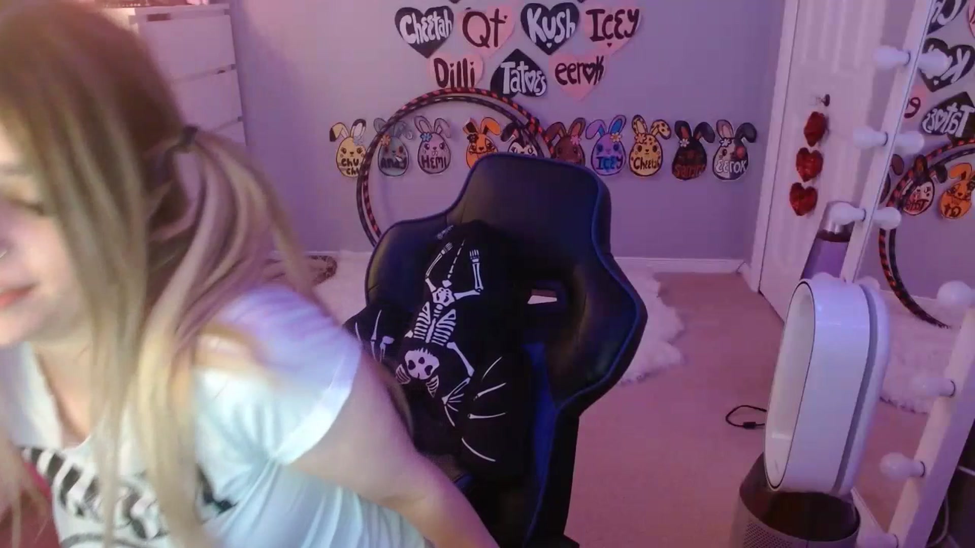Gallery image thumbnail from Serafina's myfreecams stream on, 07/20/2023, 06:23 image 10 of 20