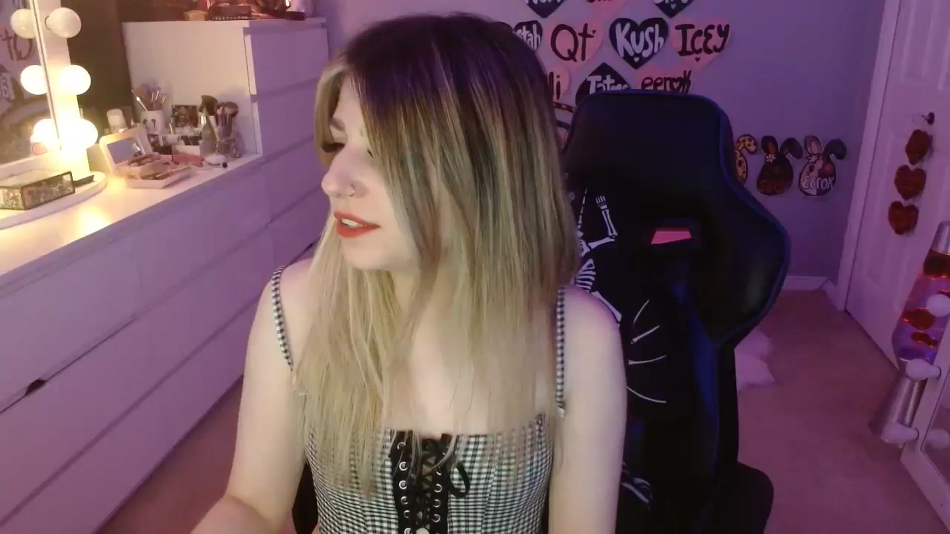 Gallery image thumbnail from Serafina's myfreecams stream on, 08/03/2023, 07:21 image 16 of 20
