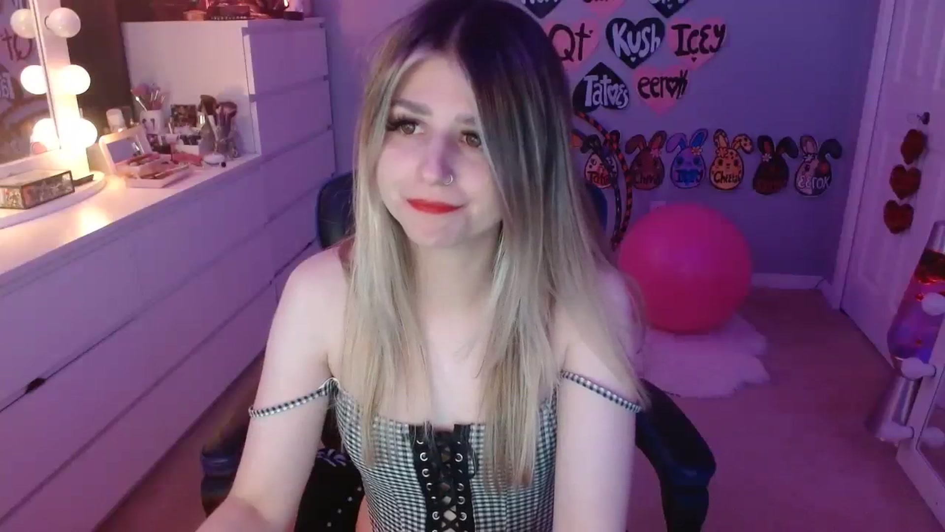 Gallery image thumbnail from Serafina's myfreecams stream on, 08/03/2023, 07:21 image 19 of 20