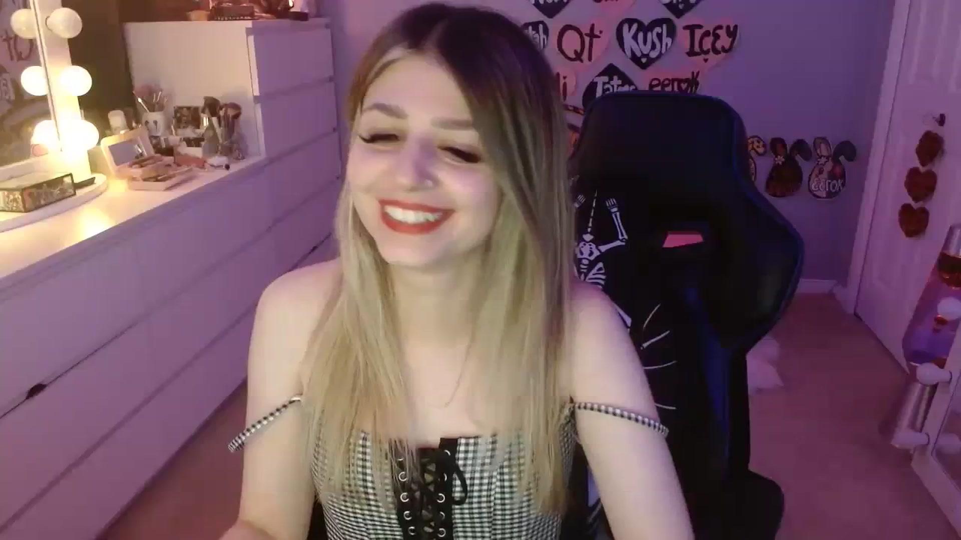 Gallery image thumbnail from Serafina's myfreecams stream on, 08/03/2023, 07:21 image 17 of 20